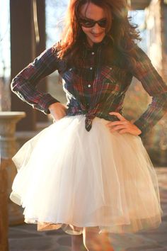 How to Wear Tulle Skirt?15 Trendy Ways to Style Tulle Skirt Plaid Bridesmaid Dress, Street Style Skirt, Shower Outfits, Bridal Shower Outfit, Rock Outfit