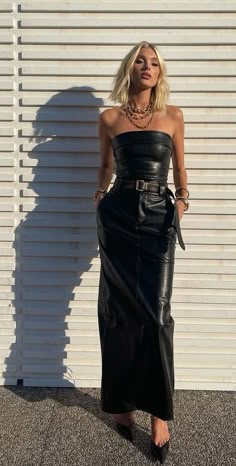 Leather Dress Outfit Night, Leather Corset Outfit, Rocker Chic Outfit, Leather Dress Outfit, Black Leather Corset, Classy Casual Outfits, Lovely Clothes, Leather Dresses, Professional Outfits