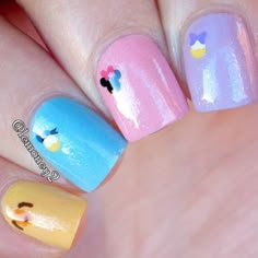 Nails Design Yellow, Disneyland Nails, Yellow Sparkle, Disney Nail Designs, Disney Inspired Nails, Disney Acrylic Nails, Mickey Nails, Disney Nail