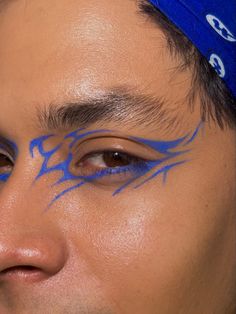 Streetwear Makeup, Blue Makeup Looks, Blue Eyeliner, Runway Makeup