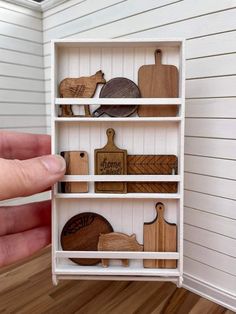 Handmade Dollhouse Furniture, Doll House Shelf Diy, Minature Things, Big Doll House, Barbie House Furniture, Dollhouse Furniture Diy, Dollhouse Design