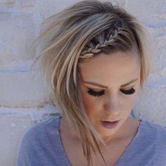 A round-up of the prettiest short hair braided hairstyles you'll want to copy at home. Fringe Plait, Upstyles For Short Hair, Pretty Short Hair, Pretty Braids, Braided Hairstyle, Penteado Cabelo Curto, Easy Hair, Short Hair Updo, Braids For Short Hair