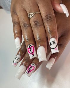 Nails Woth Initial, Name On Nails Boyfriends, Name On Nails, Cute Nails With Initials, Nails With His Initials, White Nails Short, Acrylic Nails With Bf Initials, Acrylic Nails Designs, Nails Press Ons