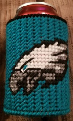 the philadelphia eagles knitted flask wrapper is sitting on top of a wooden table