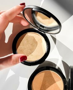 #oilymama #homestead #cleanliving #lowloxliving #nontoxicproducts
#makeupphotography #highlighter Blush Highlighter, Powder Highlighter, Makeup Photography, Dull Skin