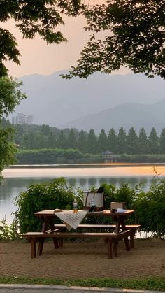 a picnic table sitting on the side of a lake