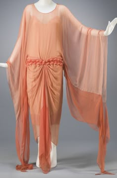 1920s Evening Gowns, Cincinnati Art, 1920 Fashion, 20th Century Fashion, 20s Fashion, 1920s Dress, 1920s Fashion, Historical Dresses, Sheer Chiffon