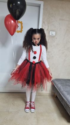 IT , Scary clown ' Costume Clown Homemade Costume, Clown Costume Ideas Simple, It Clown Makeup Kids, Halloween Makeup For Girls Kids, Girls Scary Clown Costume Diy, Scary Clown Make Up For Kids, Diy Creepy Clown Costume For Women, Diy Halloween Costumes Clown, Diy Killer Clown Costume For Women