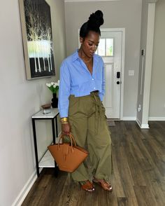 ~Recap of the OOTD~ Swipe to see the look styled with flats as well. 📌Style tip: When you’re unsure about what color shoes to wear, find a shoe that closely matches your skin tone. Watch previous reel for step by step details! 📌Shop exact and similar options on my @shop.ltk page linked in my bio. . . . . ✨What I’m wearing: *Top: @zara. Item # 2083/363. *Pants: @amazonthedrop. These are old but I linked a very similar pair on my LTK page. *Heels: @express *Flats: @numeroventuno (old) *Purs... Work Style 2024, Neutral Outfit Ideas Summer, Flats With Dress, Chic Fitted Button-up Denim Top, Chic Denim Button-up Top, Style Tips, White Pants Outfit, Shein Outfits, Pantalon Large