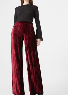 Calças de veludo Spy Outfit, Jersey Trousers, Pool Fashion, Velvet Shoes, Whimsical Fashion, Pleated Fabric, Silk Velvet, Trousers Women