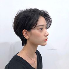 Middle Part Haircut, Hair Inspiration Bangs, Kpop Short Hair, Middle Hair, Short Hair Designs