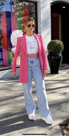 2023 Fashion Trends Chic, Outfits With Kimonos Fall, Simple Plan Concert Outfit, Pink And Blue Outfits For Women, Pink Trousers Outfit Classy, Pink Button Up Outfit, Outfits Con Blazer Azul, Outfit Casual Con Blazer, Outfit Con Blazer Rosa