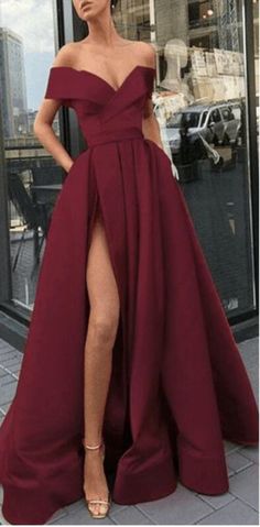 Maroon Formal Dress, Long Elegant Prom Dresses, School Event Dress, Trendy Prom Dresses, Winter Formal Dresses, Prom Dresses With Pockets, Dress Sleeve Length, Evening Dresses With Sleeves, Elegant Prom Dresses