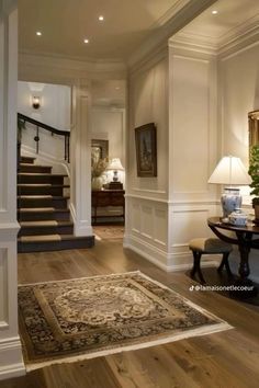 Victorian Homes Entryway, London Style House, Old Homes Interior Victorian, Victorian Modern Interior, Victorian Modern House, Modern Victorian Homes Interior Ideas, Classic Modern House Interior, Modern Classical House, Victorian Decorating Ideas