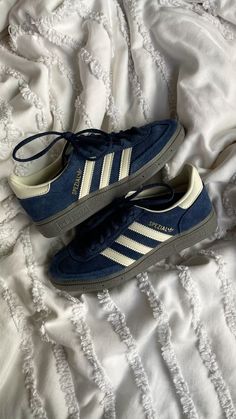 Night Indigo Spezial Adidas Outfit, Adidas Spezial Aesthetic, Spezial Adidas Blue, Samba Colors, Adidas Spezial Navy, Addias Shoes, Blue Adidas Shoes, Adidas Handball Spezial, Adidas Handball