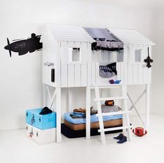 two pictures of children's rooms with bunk beds and ladders on the floor