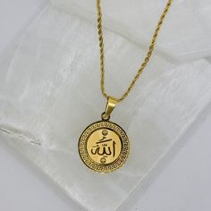 18K gold stainless steel necklace. The word “Allah” means The God in the Arabic language Muslims believe Allah to be The One, and Only God Almighty. *Out of respect for the religion, do not wear in the bathroom.* Lavender Necklace, Spiritual Necklace, Buddha Necklace, Simple Chain, Gemstone Earrings Gold, Jade Earrings, Enamel Necklaces, Almighty God, Arabic Language