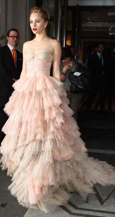 Suki Waterhouse Chloë Sevigny, Ellie Saab, Poppy Delevingne, Suki Waterhouse, Sienna Miller, Fashion Gowns, Contemporary Luxury, Dream Dresses, Couture Runway