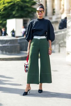 Giovanna Battaglia, Paris Fashion Week Street Style, Womens Business Casual, Outfit Trends, Outfit Inspiration Fall, Spring Street Style, Oui Oui, Green Pants