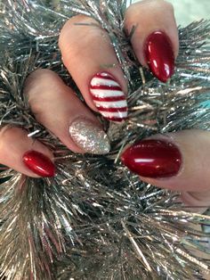 Trendy Nails Red, Red And Silver Nails, Red Christmas Nails, Christmas Gel Nails, 22 December, Nails Red