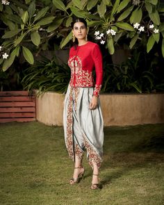 Anjali Jani. Red Silk Jacket With Dhoti Pants Trendy Indian Outfits, Trendy Outfits Indian, Outfits Indian, Anamika Khanna, Dhoti Pants, Outfit Wedding, Indo Western Dress, Outfits Dress, Salwar Kamiz