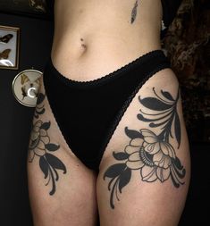 Traditional Thigh Tattoo, Sick Tattoos, Bum Tattoo, Hip Tattoos Women, Pieces Tattoo, Stomach Tattoos, Thigh Tattoos Women, Black Ink Tattoos