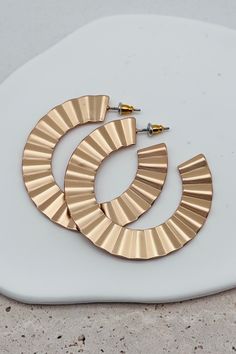 Make a minimalist statement with these brushed gold flat hoop earrings. The fluted design pairs effortlessly with all outfits to add subtle elegance. Perfect for adding a touch of glam to your everyday look. 2" Brass + Iron Gold Plated Chic Rose Gold Metal Hoop Earrings, Flat Hoop Earrings, Subtle Elegance, Gold Flats, Everyday Look, Gold Plate, Hoop Earrings, Plating, Brass