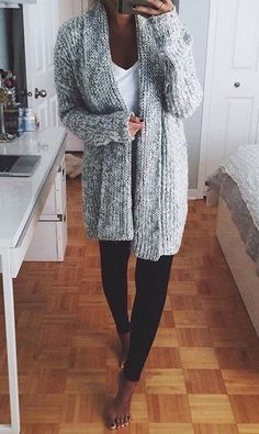 Gray cardigan. Outfits Mit Leggings, Outfits Leggins, Grey Knit Sweater, Cardigan Outfits, Long Sleeve Knit Sweaters, Winter Mode, Outfit Casual