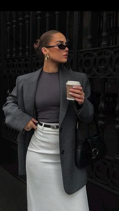 Business Professional Outfits, Corporate Attire, Professional Outfits Women, Business Outfits Women, Stylish Work Attire, Corporate Outfits, Business Casual Outfits For Work, Elegante Casual, Classy Work Outfits