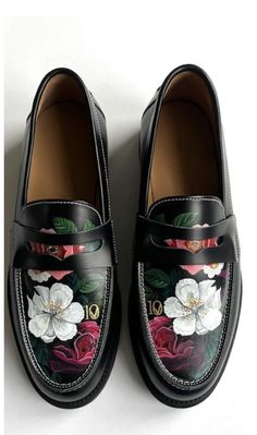 Painted Sneakers, Gentleman Shoes, Hand Painted Shoes, Mens Outfit Inspiration, Swag Shoes, Penny Loafer, How To Make Shoes, Painted Shoes, Sneakers Men Fashion