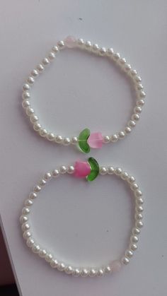 Pulseras de compartimento 🌼🫠 Girly Bracelets, Diy Beaded Rings, Bracelet Craft Diy, Bead Charms Diy, Diy Bracelets Patterns, Beads Bracelet Design