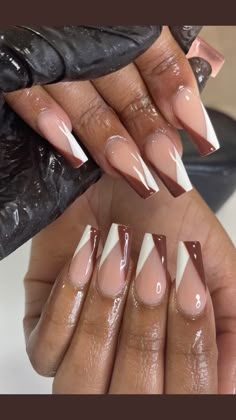 Brown French Tip Nails Design, Brown V French Tip Nails, Thanksgiving Nail Designs Fall Simple, Square Nails Ideas Medium, Classy Brown Nails, Gel Vs Acrylic Nails, Brown And White Nails, Pink And Brown Nails, Gel Vs Acrylic