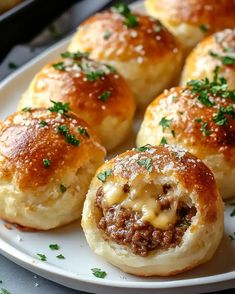 Easy Garlic Parmesan Cheeseburger Bombs in 30 Minutes - Zest Plate Biscuit Burgers, Game Time Food, Pastry Rolls, Stuffed Burger, Burger Bites, Tostada Recipes, Hot Cheese, Cheese Wrap, Biscuit Dough