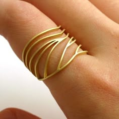 i love this ring! Dragonfly Wings, Gold Rings Fashion, Jewellery Inspiration, Dieselpunk, Bling Bling, Pretty Things, Jewelry Inspiration, Gold Ring, Fashion Rings