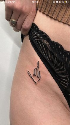 Matching Friend Tattoos, Body Image Art, Cute Little Tattoos, Tattoo Desings, Tattoo Feminina, Tattoo Flash Art, Henna Tattoo Designs, Friend Tattoos, Back Tattoos