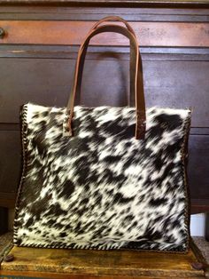 The Market tote... Western Bags Purses, Trendy Hair Accessories, Handmade Leather Purse, Cowgirl Accessories, Boots Ideas