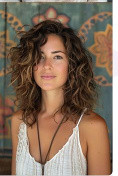 Choppy Layered Curly Hair, Hairstyles To Make Hair Look Thicker, Medium Haircut For Curly Hair, Curly Long Bob, Perfect Curly Hair