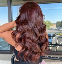 29 Auburn Hair Color Ideas for a Stunning Red-Shaded Look – CreativeBooster Deep Chocolate Brown Hair Color, Chocolate Auburn Hair, Auburn Hair Color Ideas, Deep Auburn Hair, Auburn Hair Color, Hair Color Mahogany, Mahogany Hair, Rambut Brunette