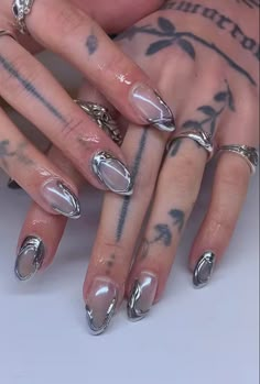 Lowkey Nails, Sci Fi Nails, Molten Metal Nails, Techno Nails, Cyberpunk Nails, Futuristic Nails, Chrome Nails Silver, Nail Art Chrome, Ombre Chrome Nails