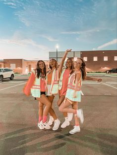 The Best Trio, Girl Group Halloween Costumes, Trio Halloween Costume Ideas, Trio Halloween Costume, Halloween Costumes For Teens Girls, Bff Halloween Costumes, Trio Halloween Costumes