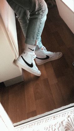 Nike Blazer Mid 77 Aesthetic, Nike Blazer Outfit, Nike Blazer Mid 77 Outfit, Nike Blazers Outfit, Nike Blazers, Sneaker Trend, Jordan Shoes Girls, Nike Blazer Mid 77