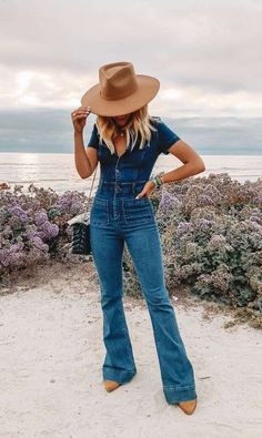 High Stretch, functional buttons, full length Flared Jumpsuit, Mode Shoes, Boho Mode, Look Jean, Looks Country, Nashville Outfits, Western Style Outfits, Rodeo Outfits, Flare Jumpsuit