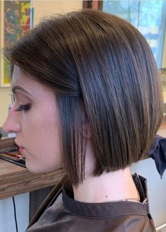 Stacked Brunette Bob, Highlight Bob Hair, Floating Bob Haircut, Ash Brown Bob Haircut, Dark Brown Bob With Highlights, Medium Bob Hairstyles For Fine Hair, Bob Cut Straight Hair, Short Bob Brown Hair, Short Bob Hairstyle Women