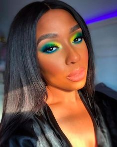 Green Eyeshadow Looks, Makeup Verde, Blue Makeup Looks, Vibrant Makeup, Yellow Makeup, Carnival Makeup, Road Warrior, Carmen Miranda