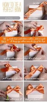 instructions for how to tie a bow with ribbon on the side and in the middle