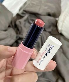 Vaseline Lip Therapy, Vaseline Lip, Makeup Accesories, Makeup Package, Fancy Makeup, Makeup Items, Birthday Wishlist, Makeup Essentials, Lip Oil