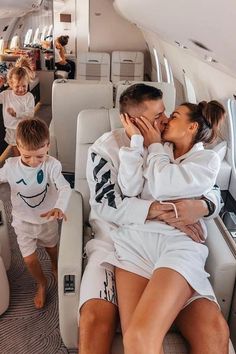 millionaire couple Jets Privés De Luxe, Rich Couple, Luxury Lifestyle Couple, Luxury Couple, Wealthy Lifestyle, Rich Family, Foto Baby