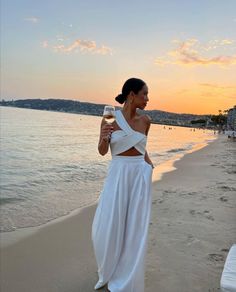 White Beach Outfit, Bali Outfit, Dubai Outfits, Sunset Dinner, Summer Night Outfit, Vacation Outfits Women, Outfit Dinner, Beach Party Outfits