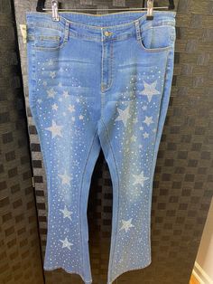 Classically styled jeans that has been customized with stunning AB rhinestones for a glamorous style statement Styled Jeans, 3d Forms, Bling Jeans, Rhinestone Jeans, Diy Rhinestone, Glamorous Style, Jeans Kids, Womens Jeans, Star Studs