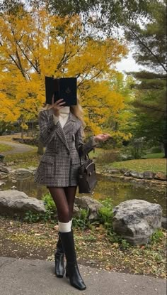 Fall Vibes Aesthetic Outfits, Fits And Bits Outfits, Winter Vacay Outfits, Business Woman Aesthetic Outfit, London Fashion Aesthetic, Royal Rules, London Winter Fashion, Estilo Blair Waldorf, Casual Chique Stijl